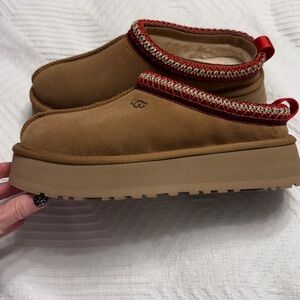 UGG women’s. Like new. Size 8